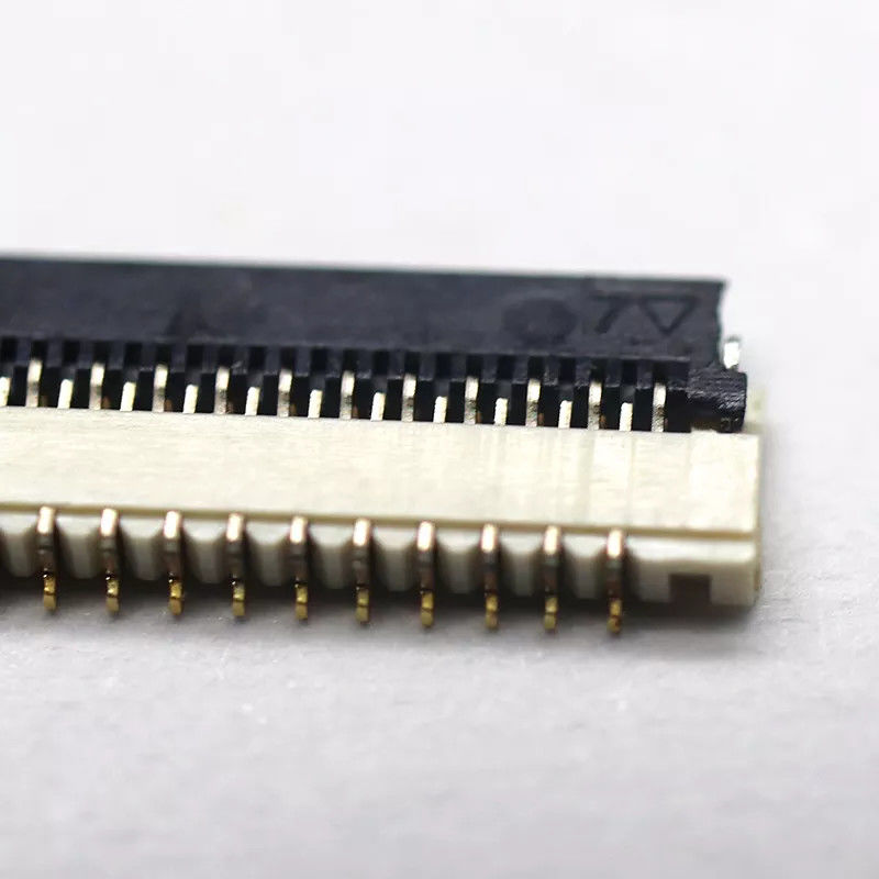 Contacto de espaciamiento electrónico de la parte inferior del conector 13-71pin del PWB de la altura 1.0m m de 0.3M M